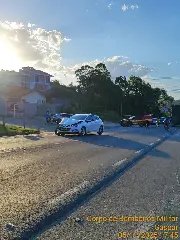 Colisão entre dois carros deixa homem ferido na Ivo Silveira  - 1