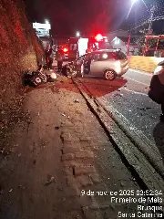 Motociclista fica gravemente ferido no acidente com carro na Primeiro de Maio - 2