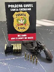 Polícia Civil deflagra operação e apreende mais de R$ 400 mil, armas e veículos ligados ao tráfico - 1