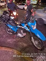 Motociclista sofre ferimentos graves e vai parar embaixo de carro - 2