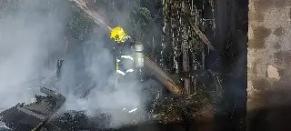 Bombeiros evitam o pior ao combater incêndio na casa - 1