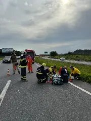 Queda violenta de moto deixa casal ferido na BR-470 - 1