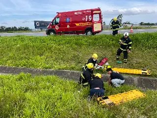 Queda violenta de moto deixa casal ferido na BR-470 - 3