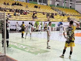 Semifinais definem os finalistas do futsal em Brusque - 1