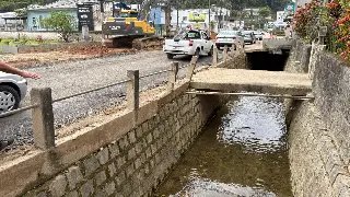 (VÍDEO) Moradores alertam para risco de desabamento de guard-rail na Primeiro de Maio - 1