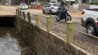 (VÍDEO) Moradores alertam para risco de desabamento de guard-rail na Primeiro de Maio - 2