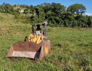 Trabalhador é ejetado e morre em capotamento de máquina - 1