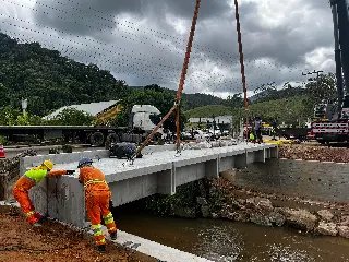 Nova ponte na Limeira tem vigas instaladas - 4