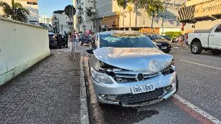 Colisão entre dois carros é registrada em Brusque - 6