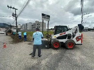 Ruas de Brusque recebem mutirão de limpeza durante a semana - 3