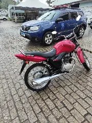 Motociclista é flagrado levando recém-nascido entre dois adultos em Brusque - 1