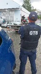 Motociclista é flagrado levando recém-nascido entre dois adultos em Brusque - 2