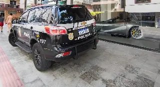 Polícia apreende Ferrari de luxo avaliada em mais de R$ 5 milhões - 2