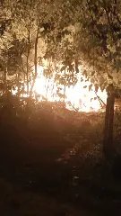 Incêndio destrói casa abandonada durante a madrugada em Guabiruba - 1