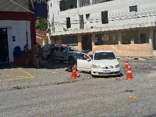 (VÍDEO) Jovem de 21 anos morre após ser esfaqueado - 1