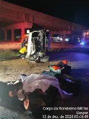 Motorista fica ferido após capotamento na BR-470 - 3