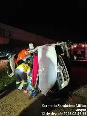 Motorista fica ferido após capotamento na BR-470 - 2