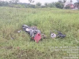 Motociclista sofre ferimentos graves após colisão com quatro veículos - 5