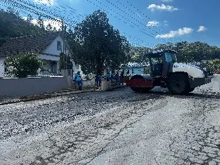Avenida Primeiro de Maio recebe pavimentação asfáltica - 2