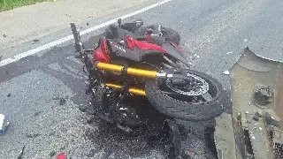 Polícia atualiza informações sobre colisão entre carro e moto em Brusque - 2