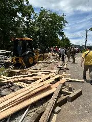 Caminhão sem freios atropela pedestre e deixa duas mortes - 1