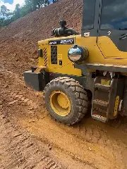Máquinas são apreendidas após descumprimento de embargo de loteamento em Brusque - 1