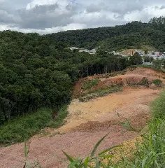 Máquinas são apreendidas após descumprimento de embargo de loteamento em Brusque - 3