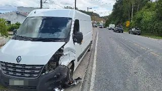 Colisão entre três veículos é registrada na Ivo Silveira - 1