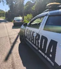 Carro roubado, armas e colete balístico: operação da Guarda Municipal termina com um preso - 2