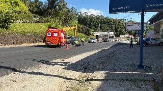 (VÍDEO) Acidente entre Fiorino e motocicleta deixa jovem ferido na Antônio Heil - 2