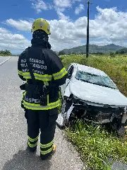 Capotamento na BR-470 deixa vítima com suspeita de fratura - 8
