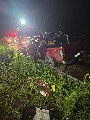 Motorista morre em colisão frontal entre caminhonete e caminhão - 2