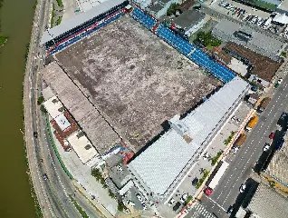 (VÍDEO) Novo gramado chega e obras avançam no Augusto Bauer - 3