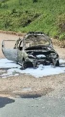 Incêndio destrói veículo na véspera de Natal em Brusque - 1