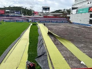 (VÍDEO) Obras do gramado sintético seguem em andamento no Augusto Bauer - 3