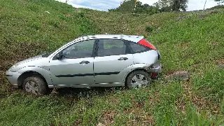 Acidente na Antônio Heil deixa motorista ferida - 1