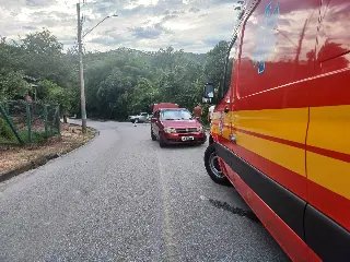Pai e criança ficam feridos após colisão frontal em Brusque - 2