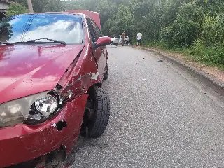 Pai e criança ficam feridos após colisão frontal em Brusque - 5