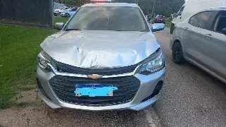 Carro com placas de Brusque se envolve em colisão na SC-410 - 1
