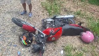 Acidente entre carro e moto deixa mulher em estado grave - 1