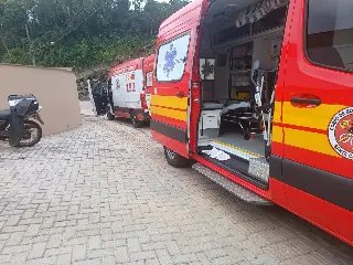 Motociclista bate contra muro e fica gravemente ferido em Brusque  - 3