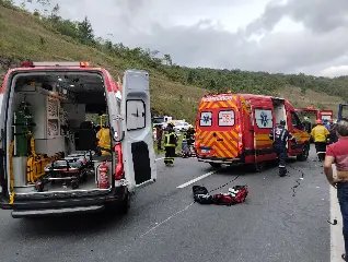 Acidente deixa crianças feridas e carro irreconhecível - 2