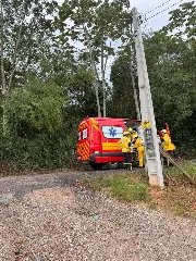 Motocicleta sai da pista e deixa duas pessoas feridas em Gaspar - 1
