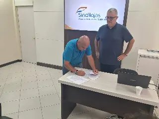 (VÍDEO) Avenida Primeiro de Maio vai ser reaberta exclusivamente para o comércio  - 2