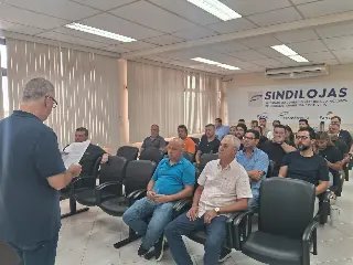(VÍDEO) Avenida Primeiro de Maio vai ser reaberta exclusivamente para o comércio  - 3