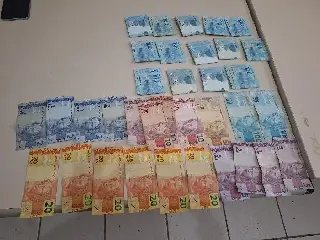 PM acha arma e R$ 14 mil escondidos em veículo - 2