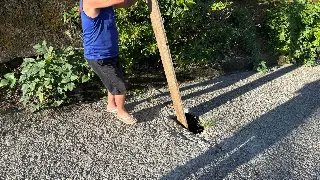 (VÍDEO) Morador improvisa tábua para sinalizar buraco no Poço Fundo - 1