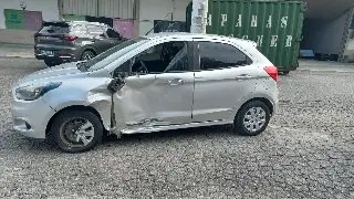 Motociclista fica ferido em colisão com carro na Ivo Silveira  - 2