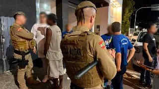 Moradores de rua são abordados e alguns seguem para internacão em Brusque - 2