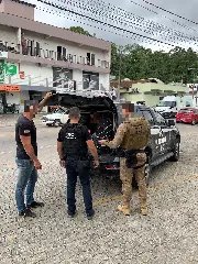 Operação policial contra o tráfico resulta em prisões em Brusque - 3